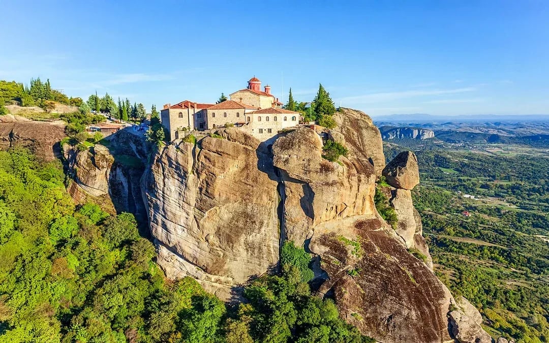 From Athens: Meteora Monasteries & Caves Full-Day Trip with Lunch Image 1