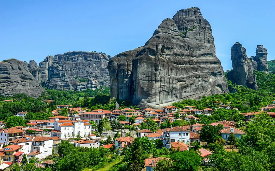 From Athens: Meteora Monasteries & Caves Full-Day Trip with Lunch Image 12