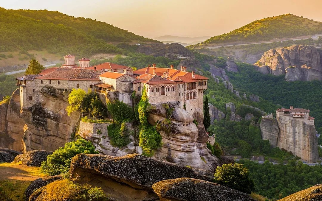 From Athens: Meteora Monasteries & Caves Full-Day Trip with Lunch Image 9