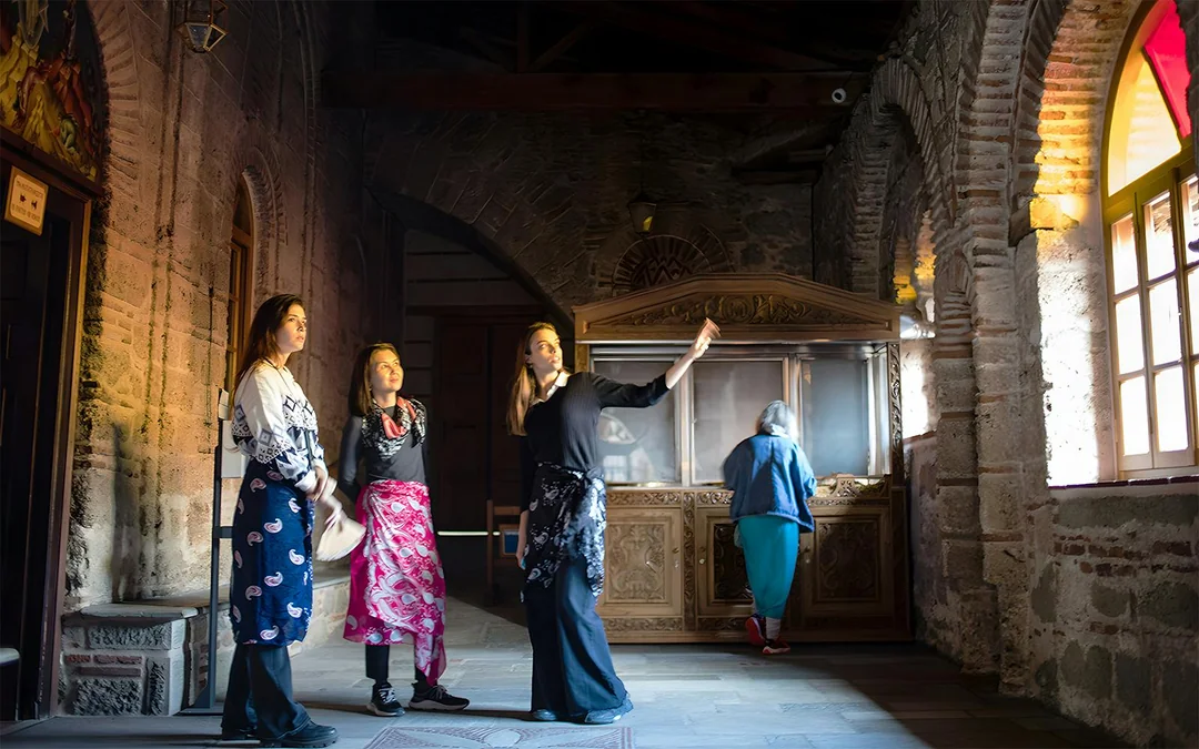From Athens: Meteora Monasteries & Caves Full-Day Trip Image 2