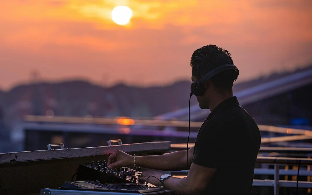 From Athens: Sunset Cruise along Athens Riviera with Wine & Snacks Image 3