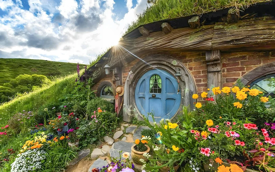 From Auckland: Hobbiton & Te Puia Tour with Festive Lunch & Hangi Dinner Buffet Image 2
