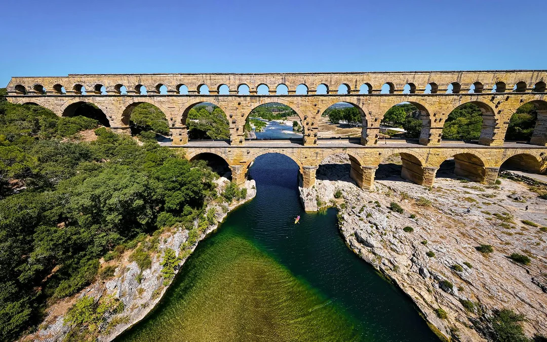 From Avignon: Roussillon, Saint-Rémy-de-Provence, Les Baux-de-Provence & Pont du Gard Image 4
