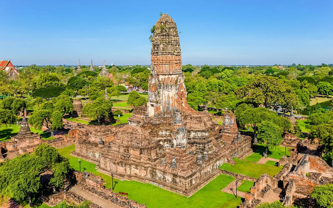 From Bangkok: Ayutthaya Temple, Railway Market & Damnoen Saduak Floating Market Full-Day Guided Tour with Lunch & Hotel Transfers Image 4