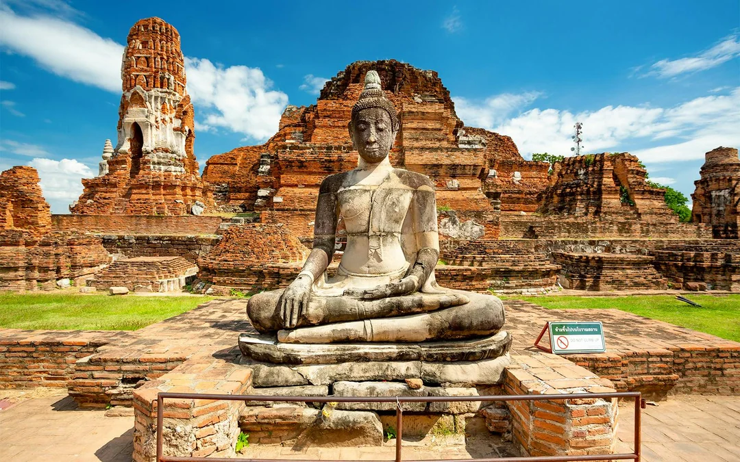 From Bangkok: Ayutthaya Temple, Railway Market & Damnoen Saduak Floating Market Full-Day Guided Tour with Lunch & Hotel Transfers Image 5
