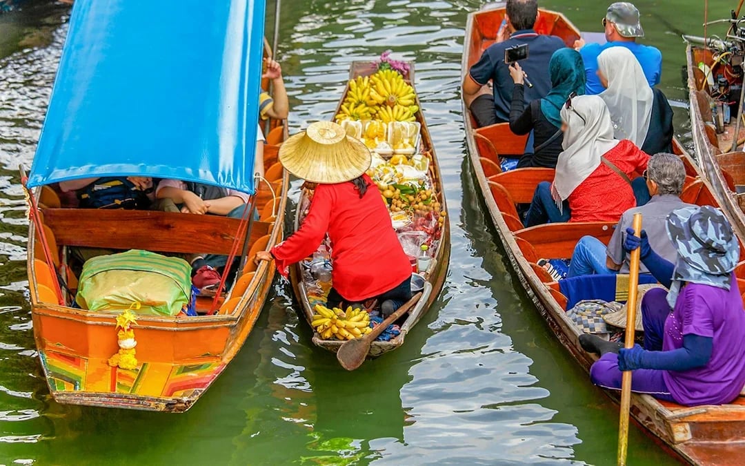 From Bangkok: Ayutthaya Temple, Railway Market & Damnoen Saduak Floating Market Full-Day Guided Tour with Lunch & Hotel Transfers Image 6