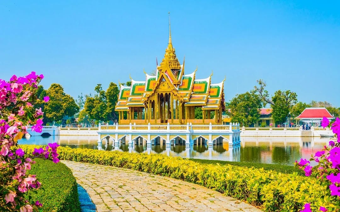 From Bangkok: Ayutthaya Temples and Bang Pa-In Palace Full-day Guided Tour Image 4