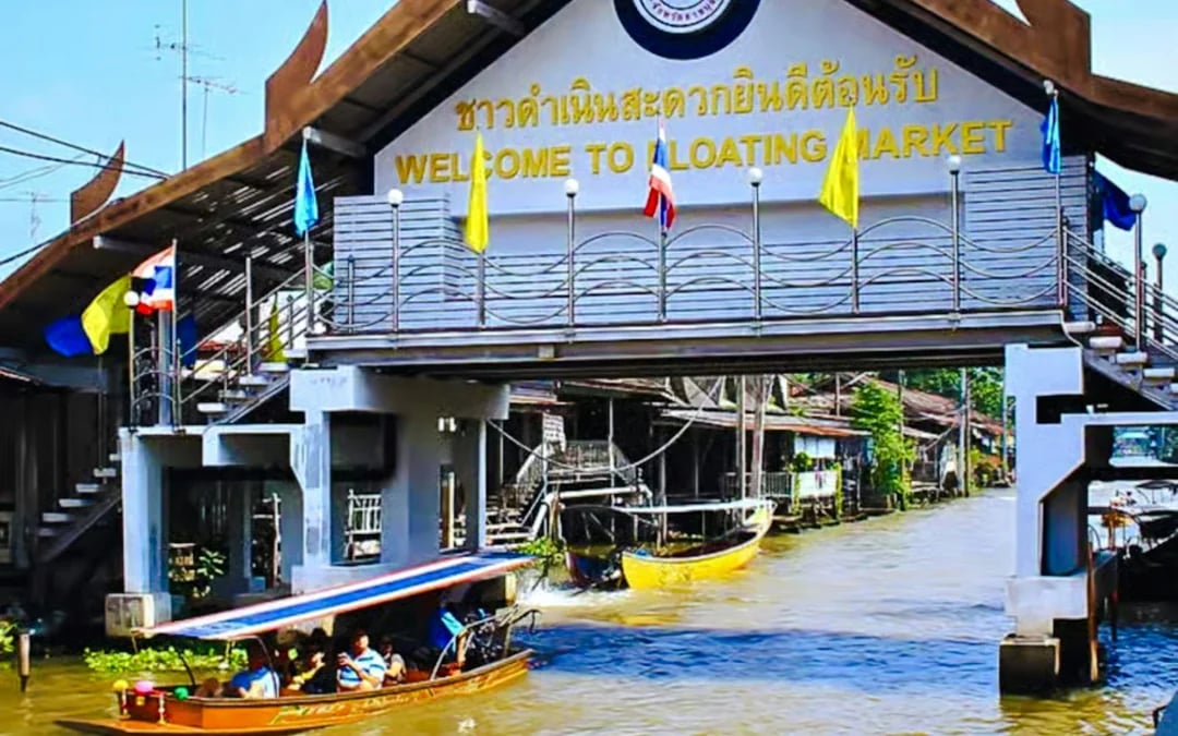 From Bangkok: Damnoen Saduak Floating Market and Maeklong Railway Market Private Van Charter Image 2