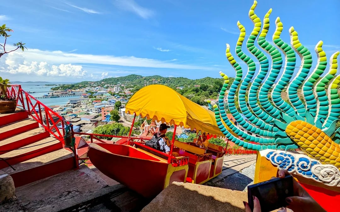From Bangkok or Pattaya: Koh Sichang Island Day Trip with Hotel Transfers and Private Tuk-Tuk Tour Image 2
