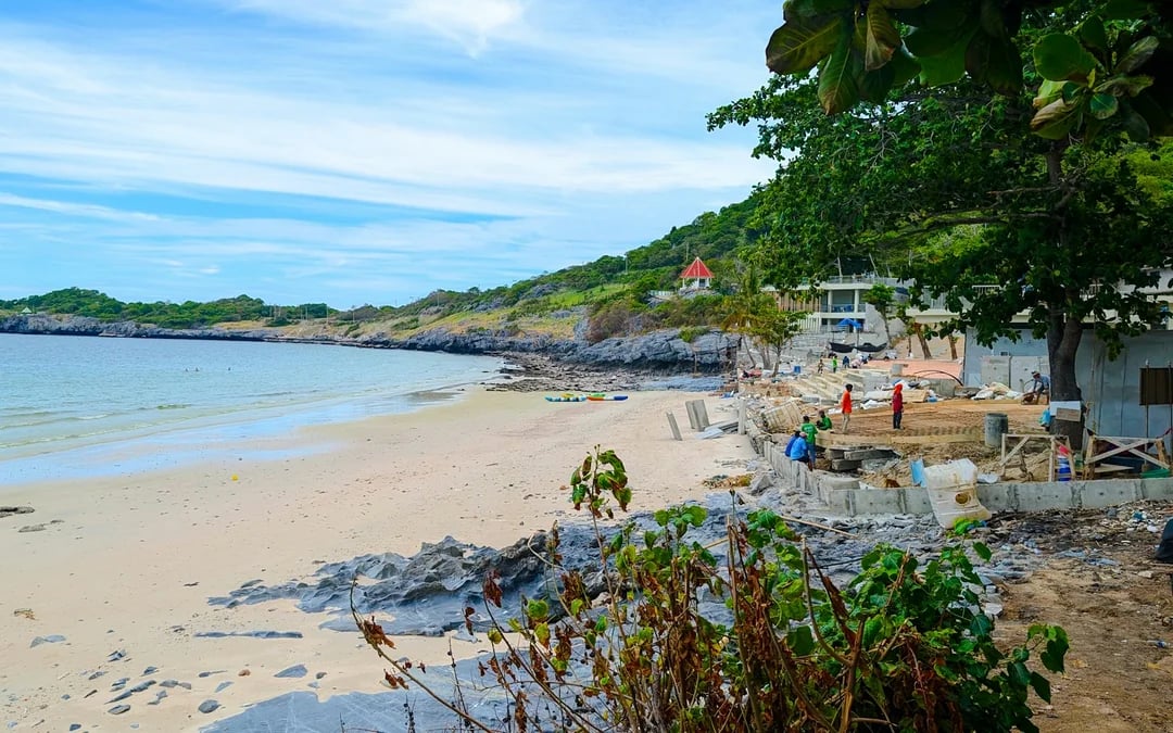From Bangkok or Pattaya: Koh Sichang Island Day Trip with Hotel Transfers and Private Tuk-Tuk Tour Image 11