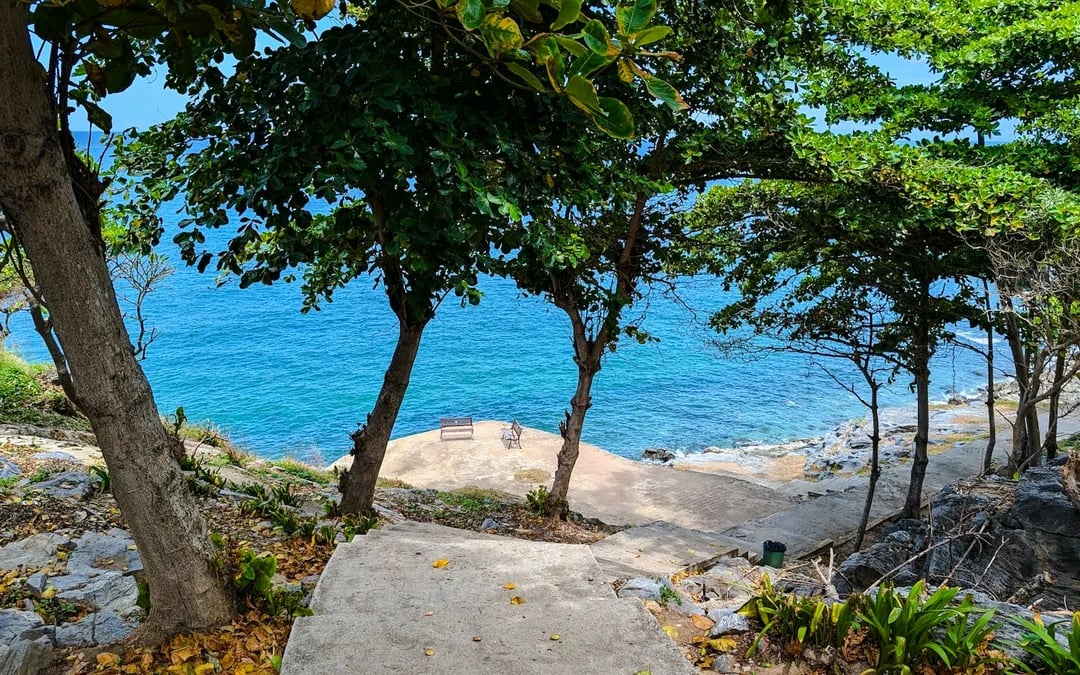 From Bangkok or Pattaya: Koh Sichang Island Day Trip with Hotel Transfers and Private Tuk-Tuk Tour Image 4
