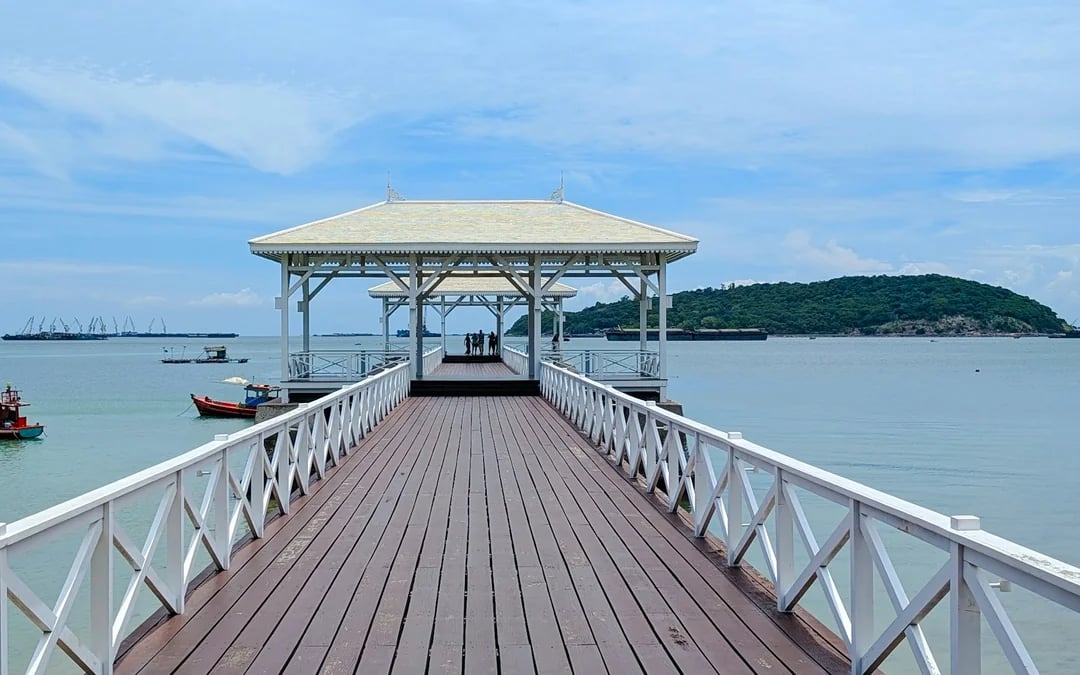 From Bangkok or Pattaya: Koh Sichang Island Day Trip with Hotel Transfers and Private Tuk-Tuk Tour Image 7
