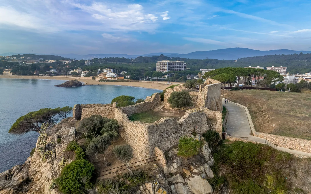 From Barcelona: Tossa de Mar Day Trip with Coastal Walk, Swim & Lunch Image 2