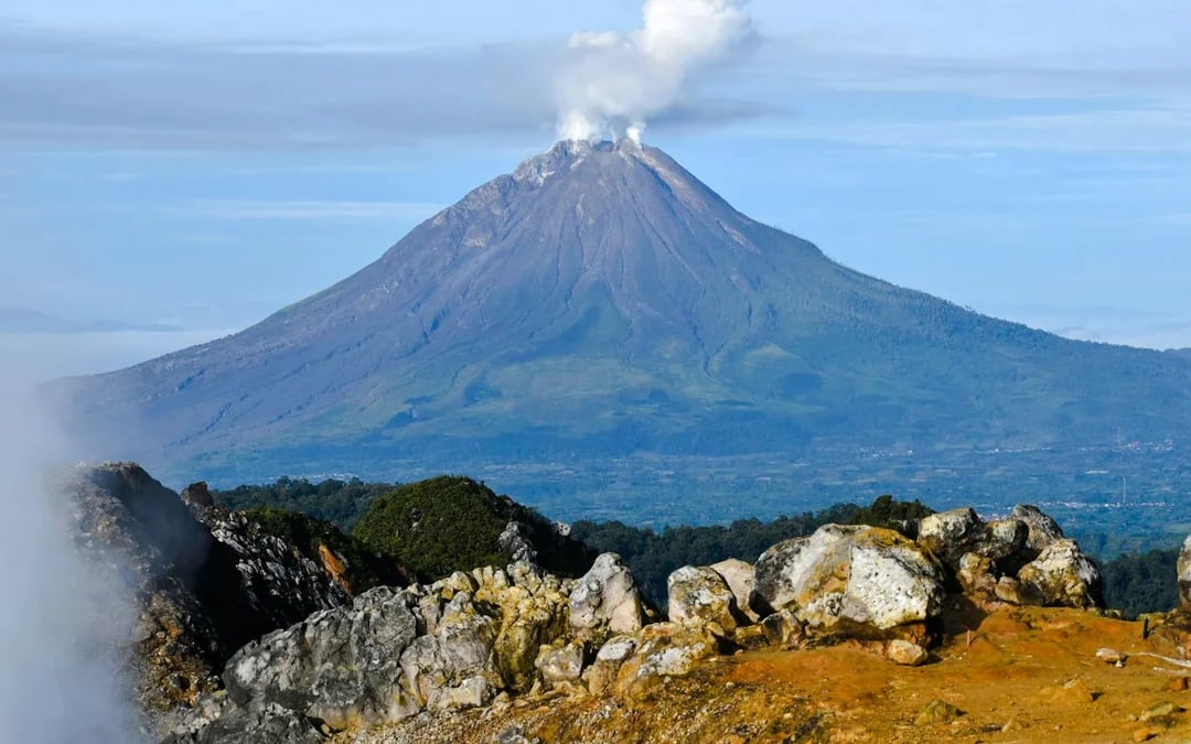From Berastagi: Mount Sibayak Guided Hike with Hot Spring Entry Image 5