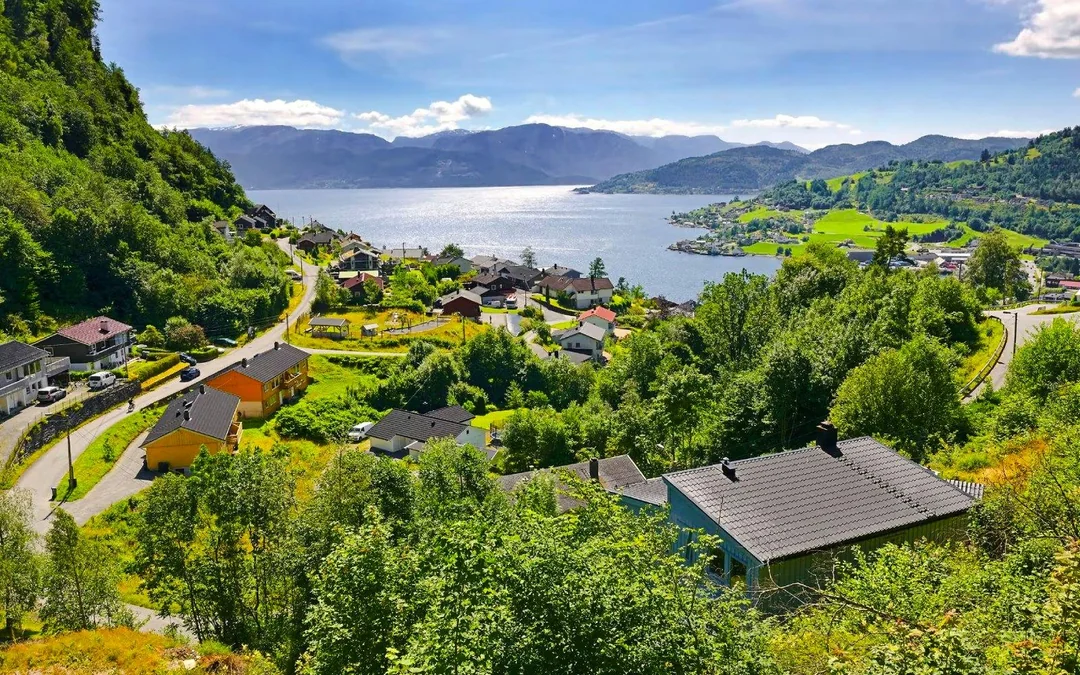 From Bergen: Hardangerfjord, Waterfalls, Culture & Apple Pie Image 2