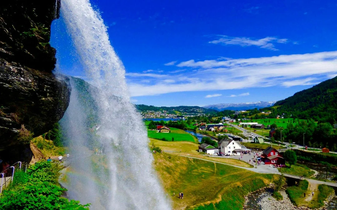 From Bergen: Hardangerfjord, Waterfalls, Culture & Apple Pie Image 4