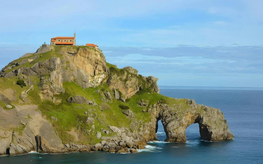 From Bilbao: Gaztelugatxe, Mundaka & Guernica Tour Image 7