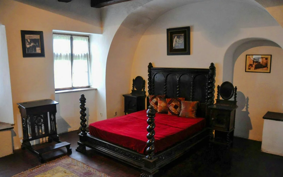 From Brasov: Bran Castle & Rasnov Fortress Tour with Optional Peles Castle Visit Image 2