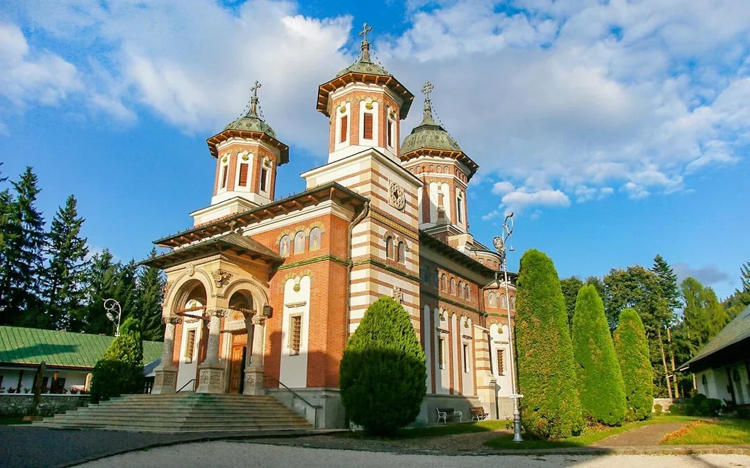 From Bucharest: Bran Castle, Peles Castle & Brasov Full-Day Guided Tour Image 11