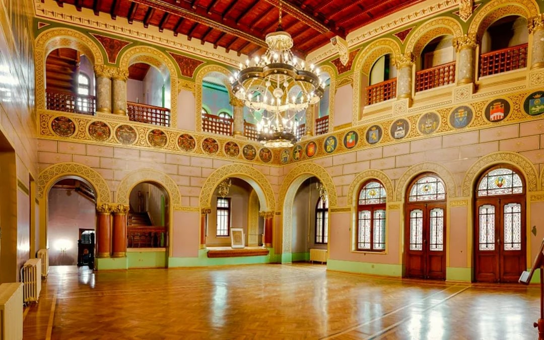 From Bucharest: Cantacuzino Wednesday Filming Location, Peleș & Bran Castles Guided Day Trip Image 5
