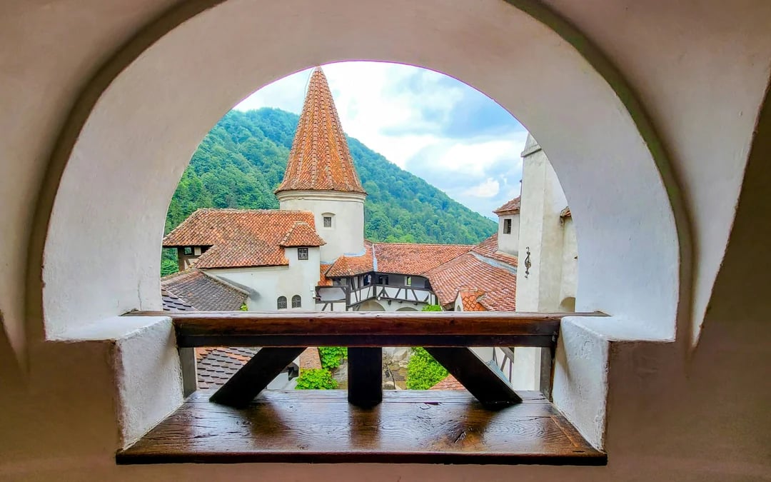From Bucharest: Peles Castle, Bran Castle & Brasov Small-Group Guided Day Trip with Hotel Transfers
 Image 6