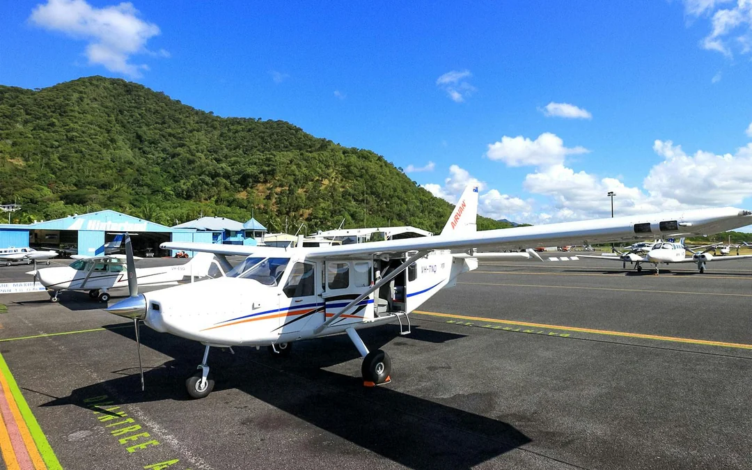 From Cairns: Outer Great Barrier Reef 40‑Minute Scenic Flight Image 2