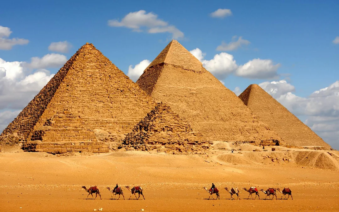 From Cairo: Full-Day Guided Tour of Giza Pyramids, Sphinx, Grand Egyptian Museum & Bazaar with Entry Tickets, Lunch & Hotel Transfers Image 2