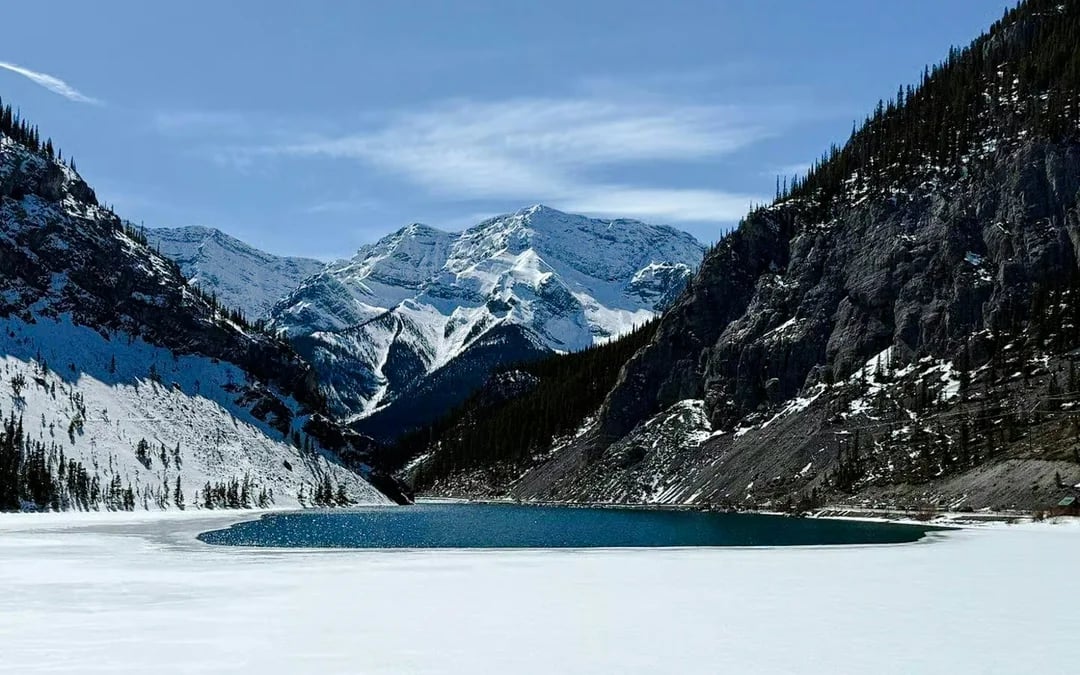 From Calgary: 3-Day Banff National Park, Lake Louise, Moraine Lake & Johnston Canyon Tour Image 3