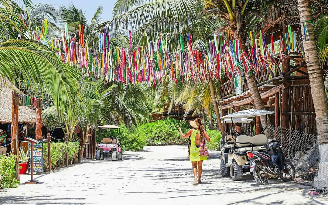 From Cancún: Holbox Island Day Trip with Isla Pasión, Punta Mosquito & Yalahau Spring Image 2