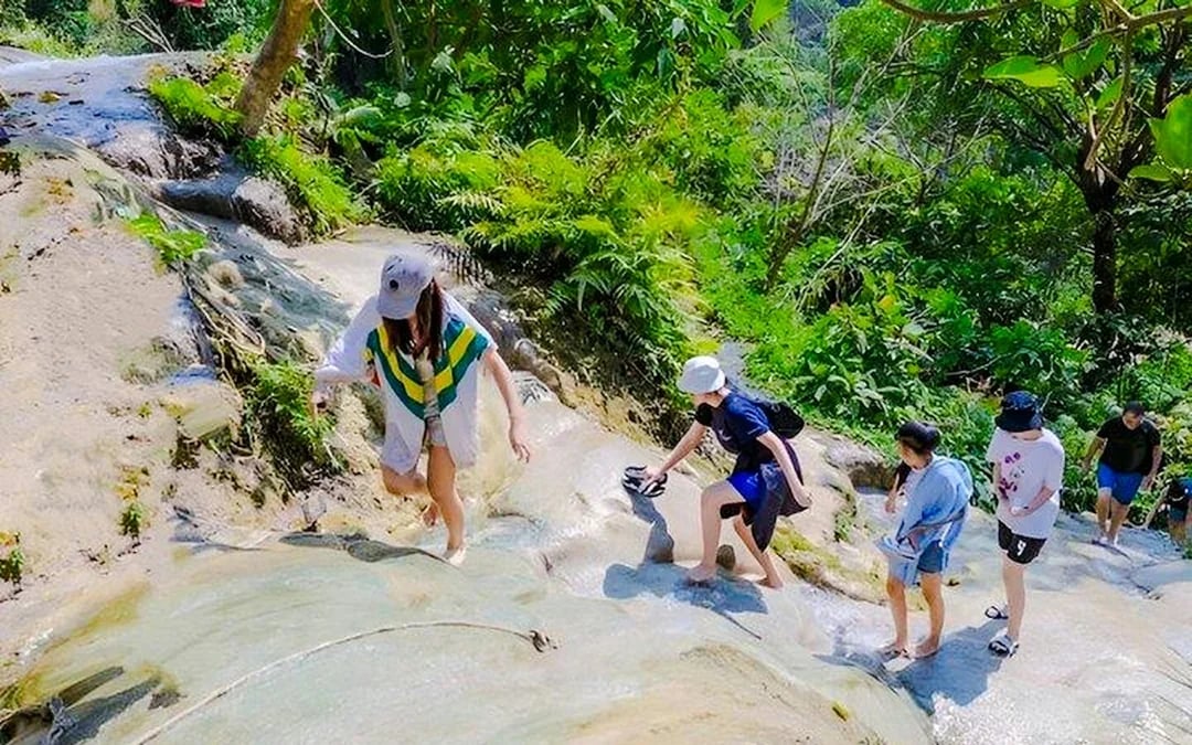 From Chiang Mai: Bua Thong Sticky Waterfalls and Mae Ngat Dam Boat Tour Image 9