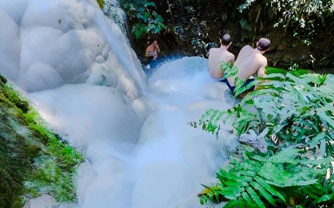 From Chiang Mai: Bua Thong Sticky Waterfalls and Mae Ngat Dam Boat Tour Image 10