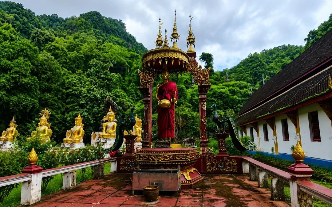 From Chiang Mai: Chiang Dao Cave and Hill Tribe Villages Tour Image 3