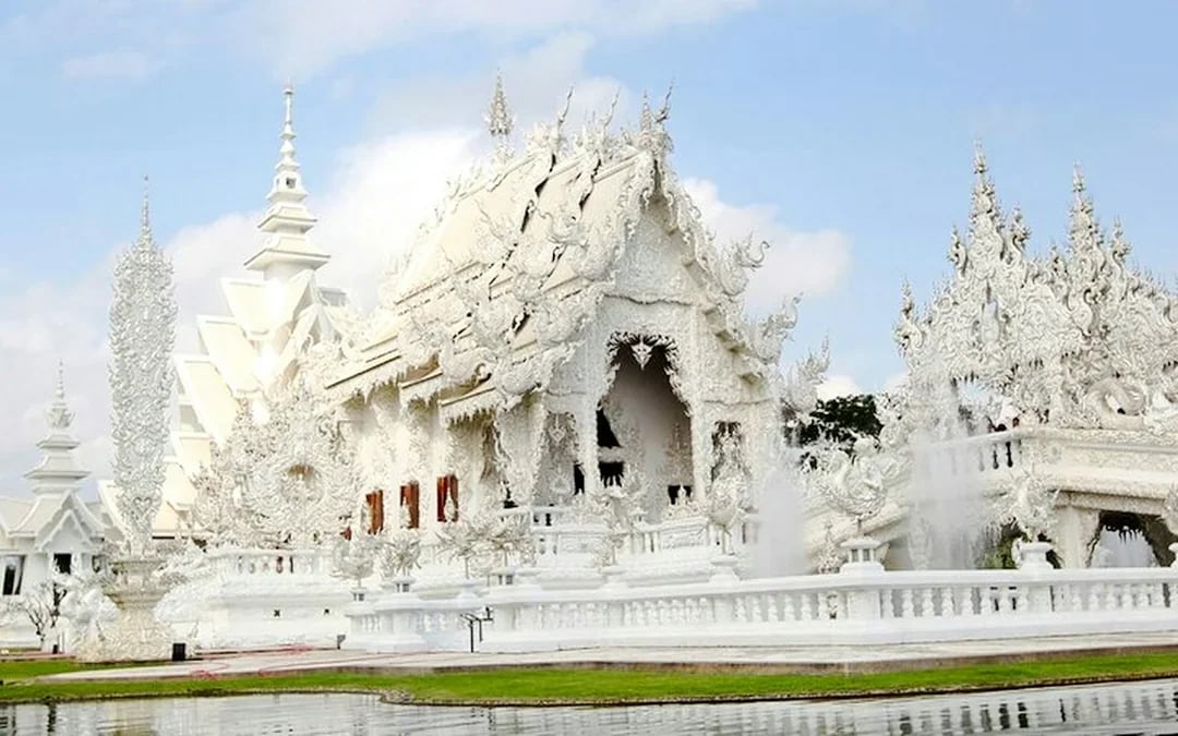 From Chiang Mai: Chiang Rai White, Blue and Red Temples & Long Neck Village Small-Group Tour Image 5