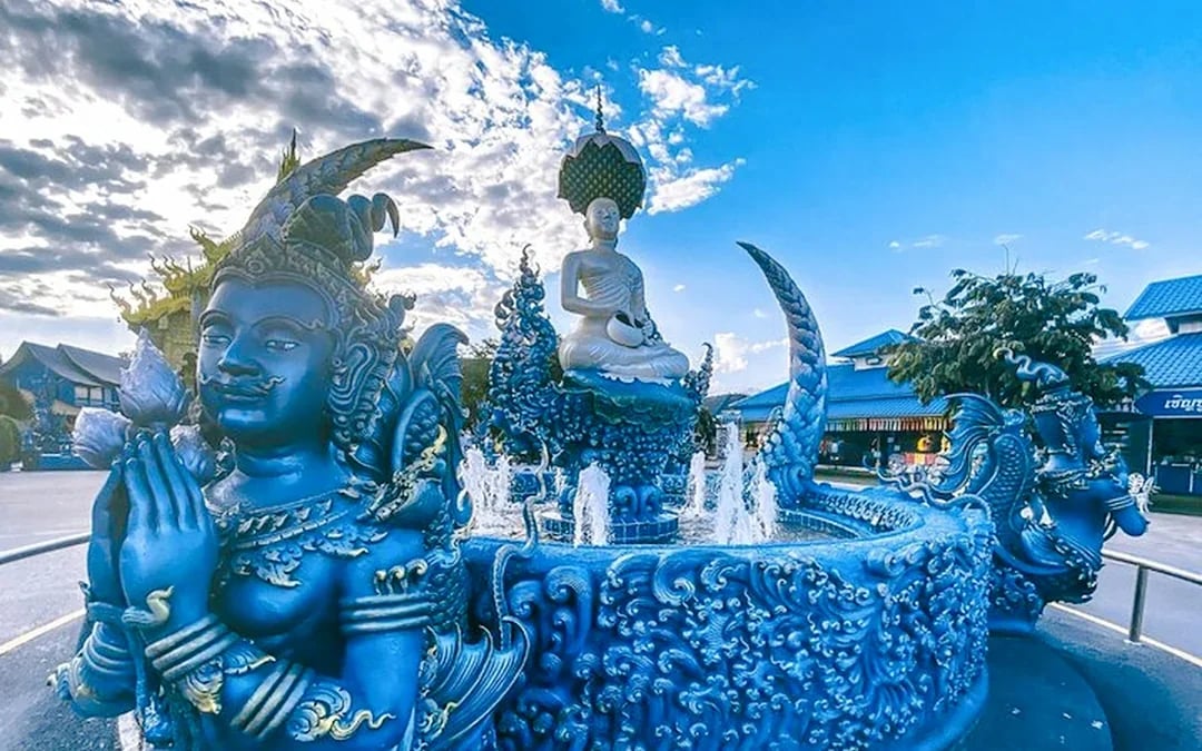 From Chiang Mai: Chiang Rai White, Blue and Red Temples & Long Neck Village Small-Group Tour Image 8