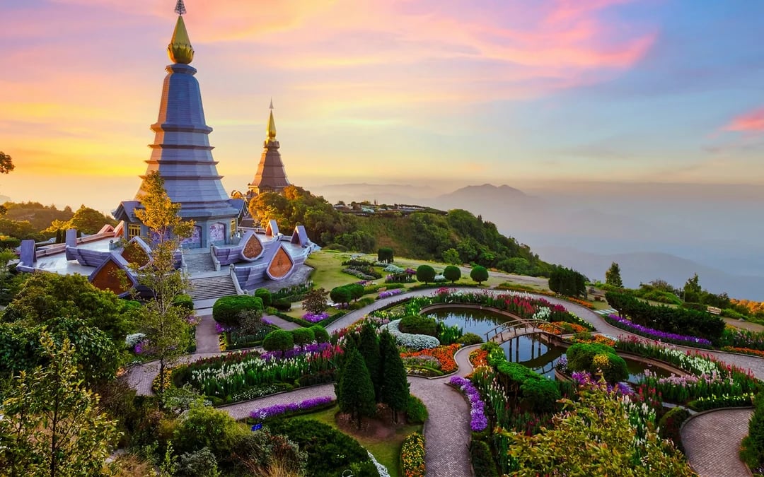 From Chiang Mai: Doi Inthanon National Park Tour with Twin Pagodas and Wachirathan Waterfall Image 1