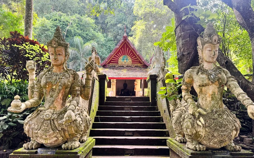 From Chiang Mai: Doi Suthep Temple and Wat Pha Lat Private Van Charter for Up to 8 Passengers Image 3