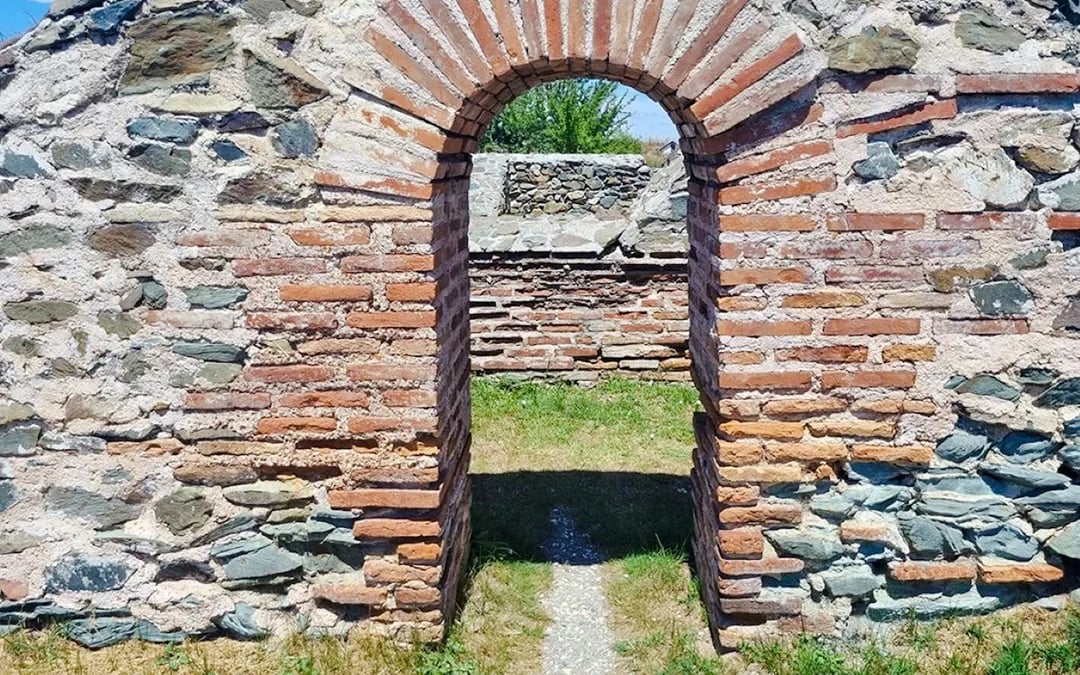 From Constanta: Histria Fortress and Winery Guided Tour with Sunset Wine Tasting and Bonfire Image 1