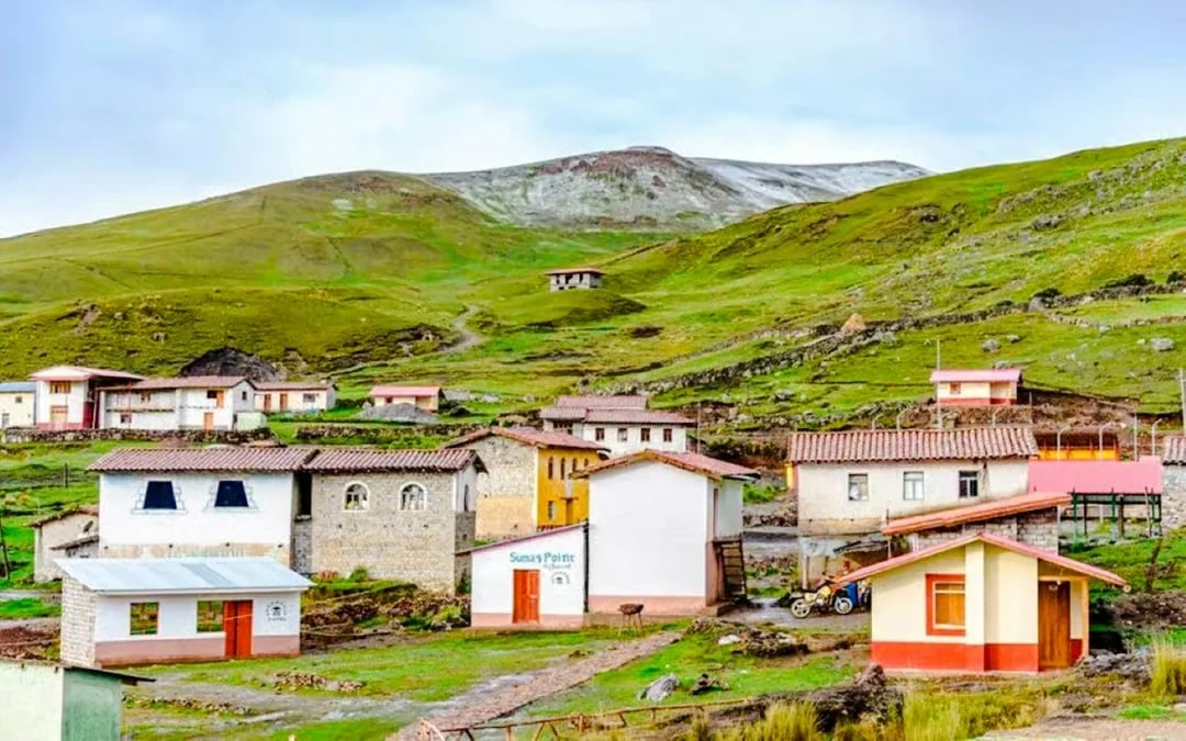 From Cusco: Full-Day 7 Lakes of Ausangate Horseback Riding Tour with Breakfast and Lunch. Image 5