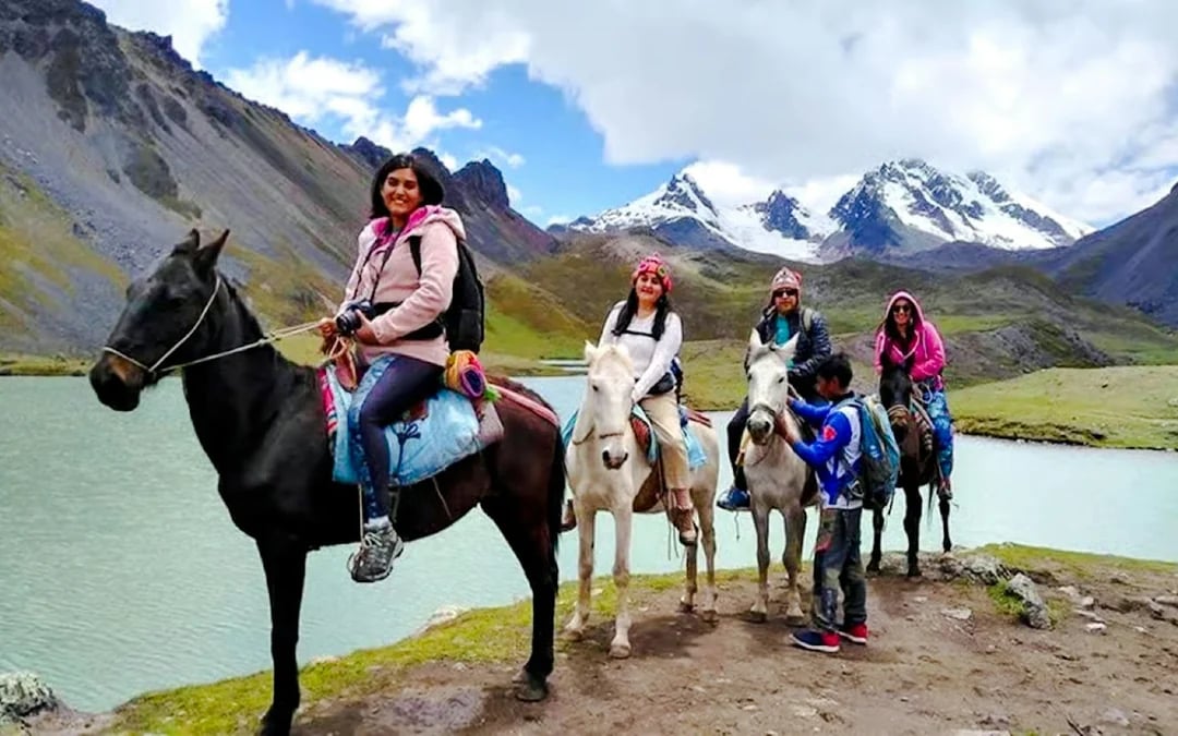 From Cusco: Full-Day 7 Lakes of Ausangate Horseback Riding Tour with Breakfast and Lunch. Image 6