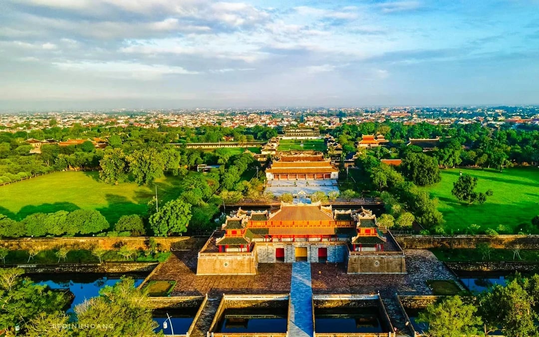 From Da Nang: Hue Imperial City, Khai Dinh Tomb and Thien Mu Pagoda Day Trip Image 1