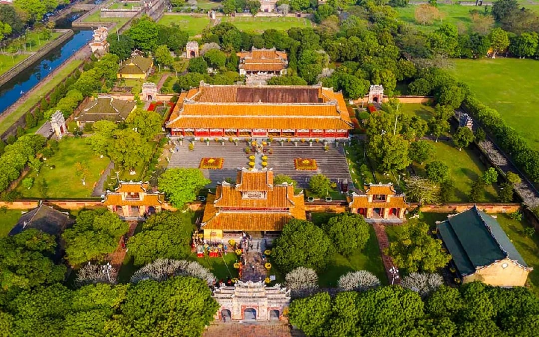 From Da Nang: Hue Imperial City, Khai Dinh Tomb and Thien Mu Pagoda Day Trip Image 2