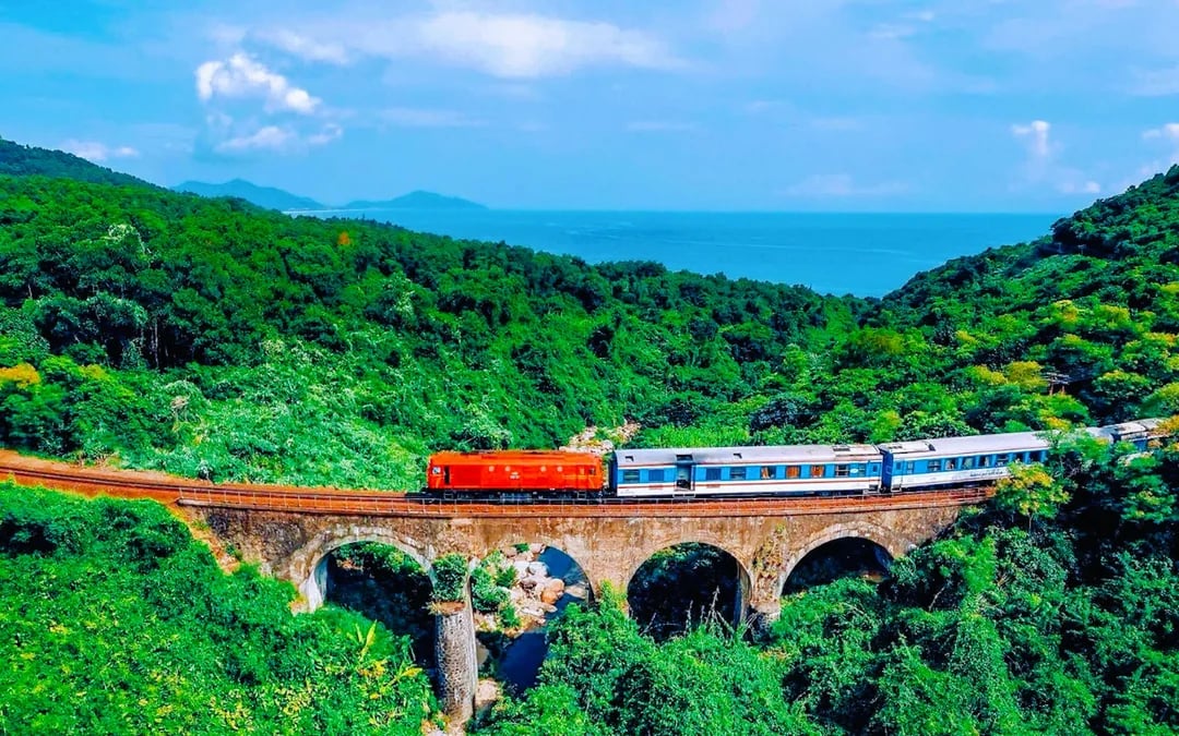 From Da Nang: Hue Imperial Culture Small-Group Tour by Heritage Train via Hai Van Pass Image 1