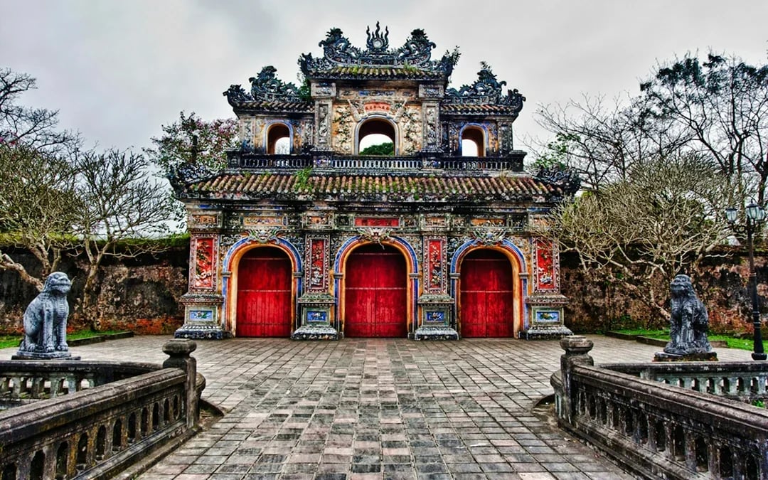 From Da Nang: Hue Private Day Trip to Imperial Citadel & Royal Tombs with Driver and Tickets Image 3