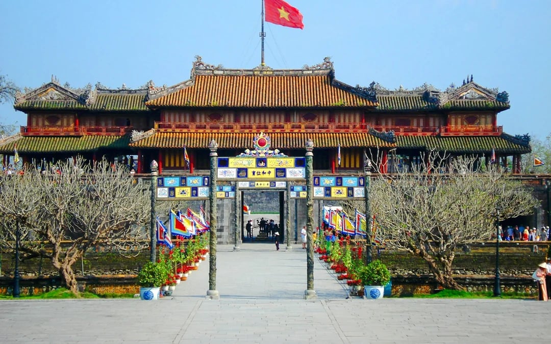 From Da Nang: Hue Private Day Trip to Imperial Citadel & Royal Tombs with Driver and Tickets Image 5