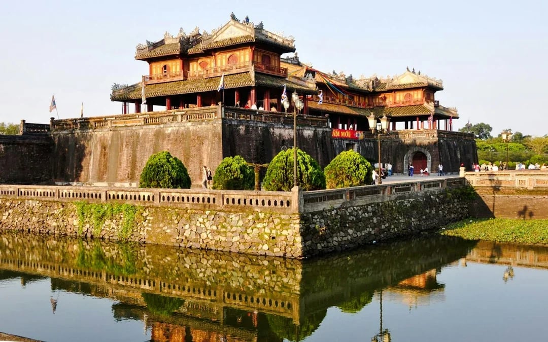 From Da Nang: Hue Private Day Trip to Imperial Citadel & Royal Tombs with Driver and Tickets Image 6