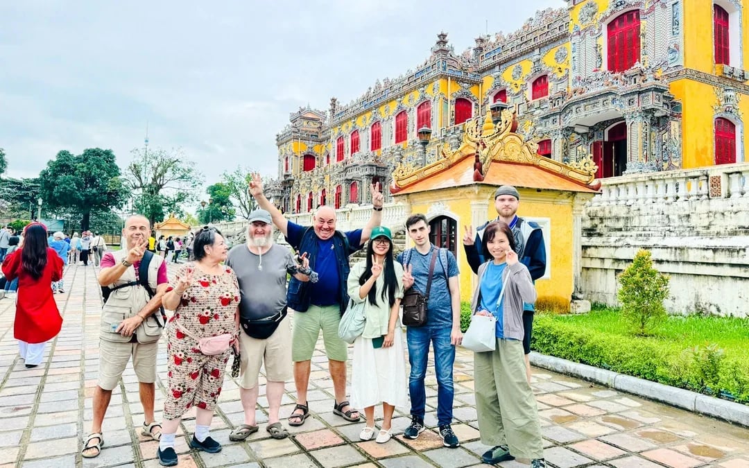 From Da Nang: Hue Private Day Trip to Imperial Citadel & Royal Tombs with Driver and Tickets Image 7