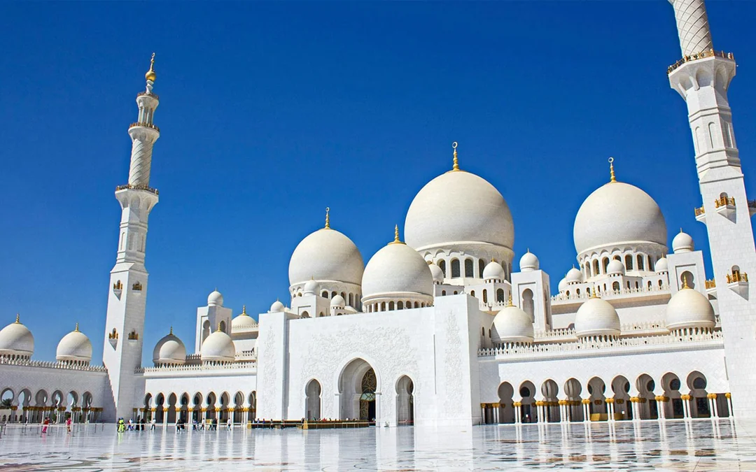 From Dubai: Abu Dhabi Full-Day City Tour with Qasr Al Watan & Sheikh Zayed Grand Mosque Image 4