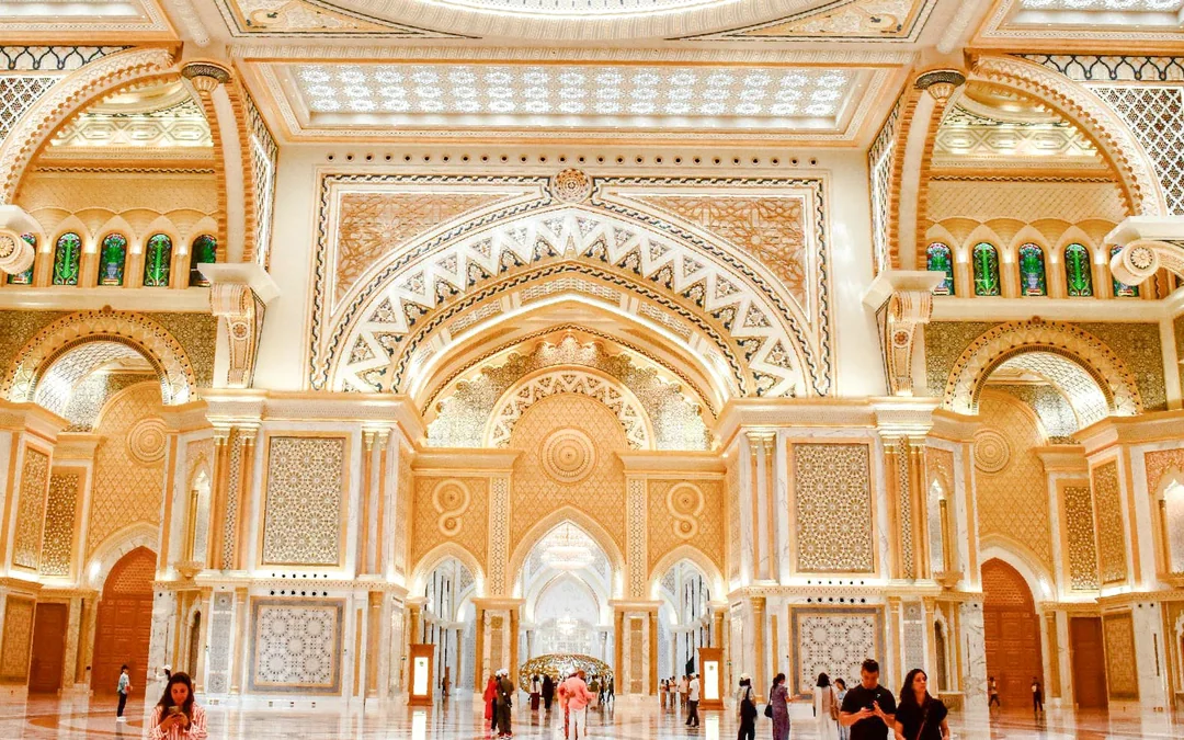 From Dubai: Abu Dhabi Full-Day City Tour with Sheikh Zayed Grand Mosque Image 2