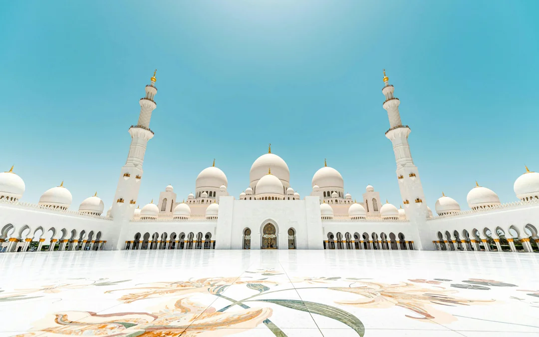 From Dubai: Abu Dhabi Full-Day City Tour with Sheikh Zayed Grand Mosque Image 3
