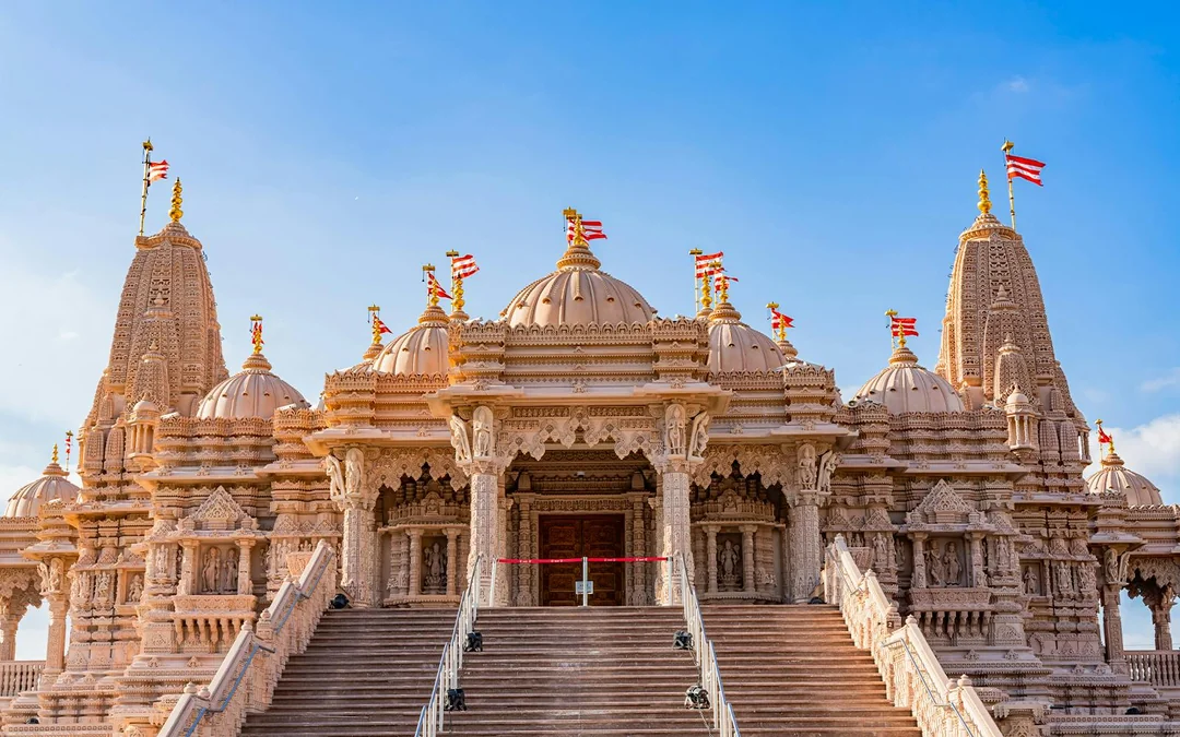 From Dubai: BAPS Hindu Temple & Sheikh Zayed Mosque Full-Day Guided Tour Image 1